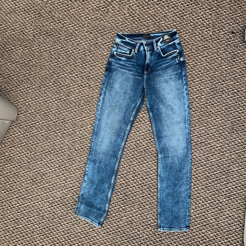 Silver Jeans Avery Curvy Fit high rise straight leg jeans